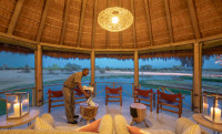 Lounge with waterhole view 