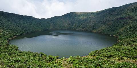 1-Day Mount Bisoke Volcano Hike in Rwanda